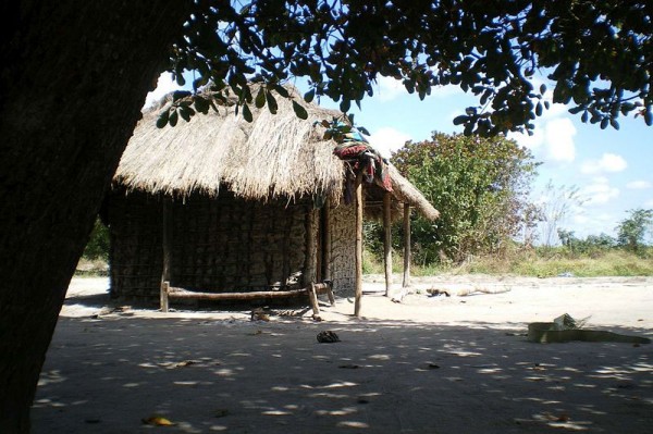 hut-in-mozambique Photo by COSV.