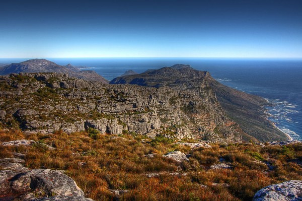Wide-angle scenery from the top of Table Mountain in Cape Town, South Africa. Photo by Nicolas Raymond.