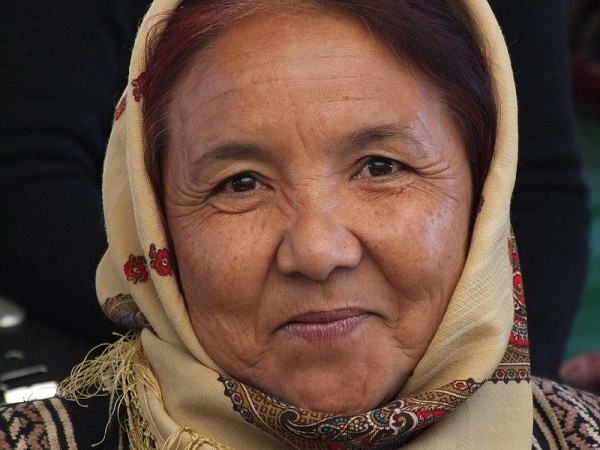 Turkmen woman. Photo by yaluker.