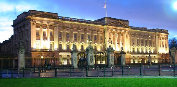 Buckingham Palace, photo by Mario Modesto.