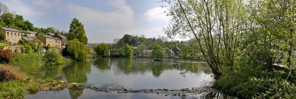 Panorama of Cromford mill pond. Photo by Mike Peel (www.mikepeel.net)