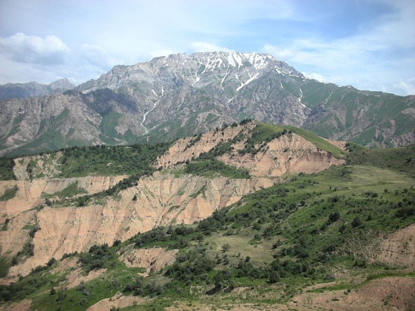 The Greater Chimgan Mountain in Tashkent Province, Uzbekistan. Photo by Dmitriy Page.
