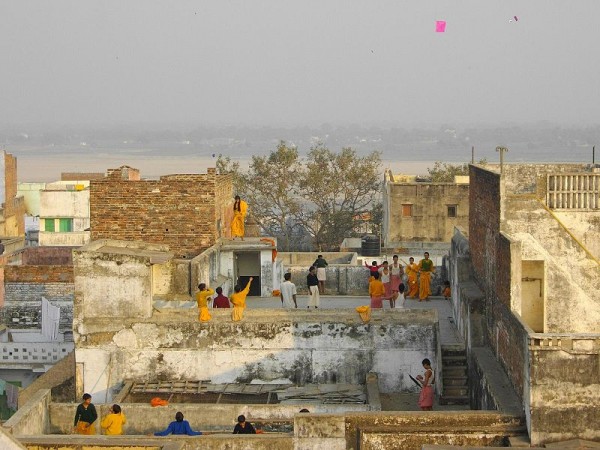 Photo of children flying kites from the rooftops in India. Photo by Yusuke Kawasaki.