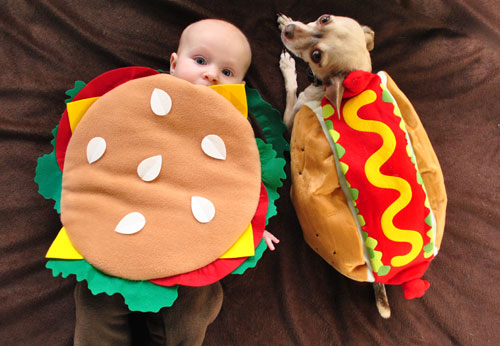 Hamburger Baby (16 Halloween Costumes Made from the World’s Most Iconic Foods)