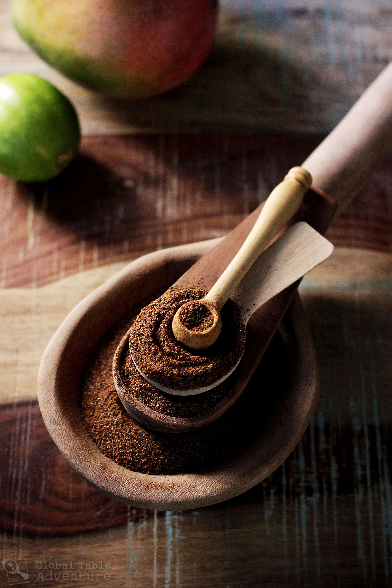 An easy recipe for Mexican mango with chili powder and lime juice