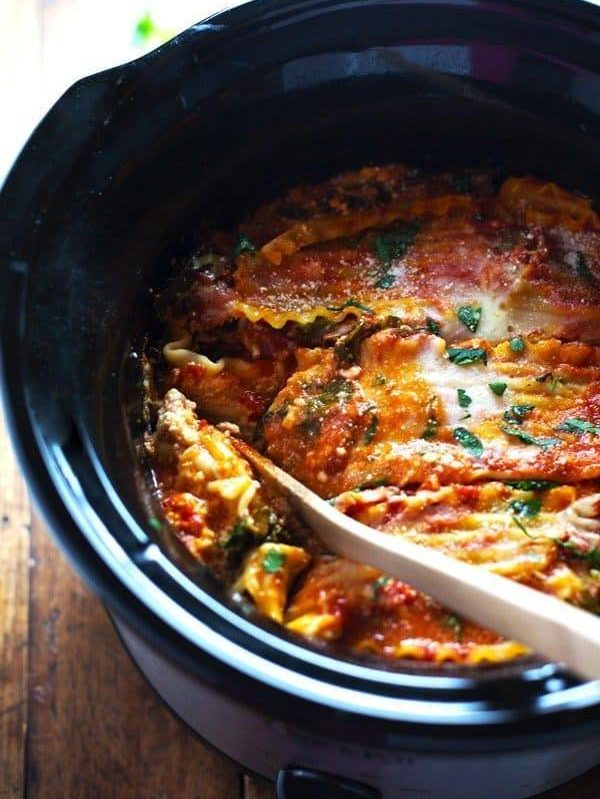 Super Easy Skinny Veggie Crockpot Lasagna - a handful of simple ingredients for a healthy family dinner. | https://natural-fatburn.today