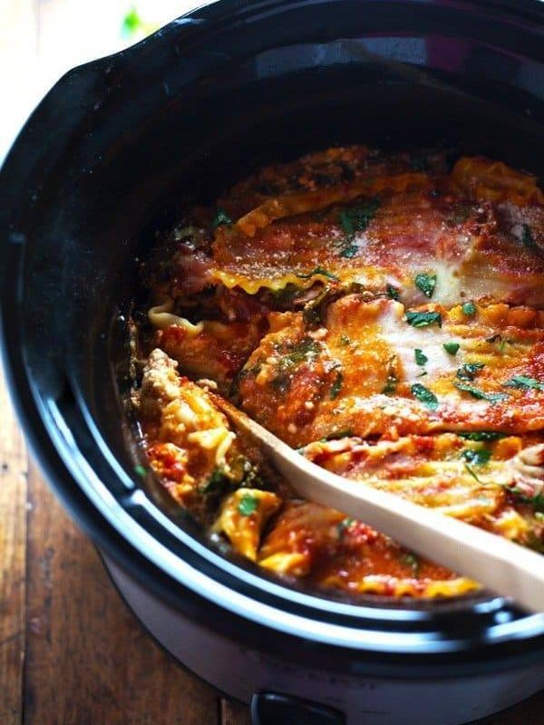 Super Easy Skinny Veggie Crockpot Lasagna - a handful of simple ingredients for a healthy family dinner. | https://natural-fatburn.today